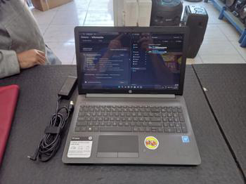 Notebook Marca Hp Modelo Hp 15 Procesador Celeron Memoria Ram 8 Gb Disco Duro 500 Gb Generacion 5 Acc Con Estuche Rojo