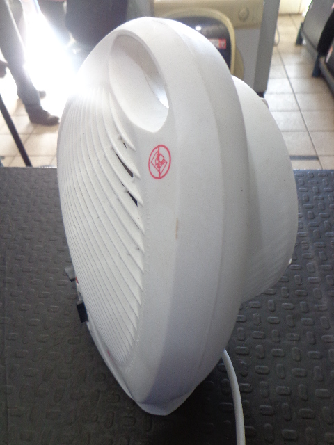 Foto 2 de Estufa Marca Vestax Modelo Vt-2000 Usado En Buen Estado Acc Caja