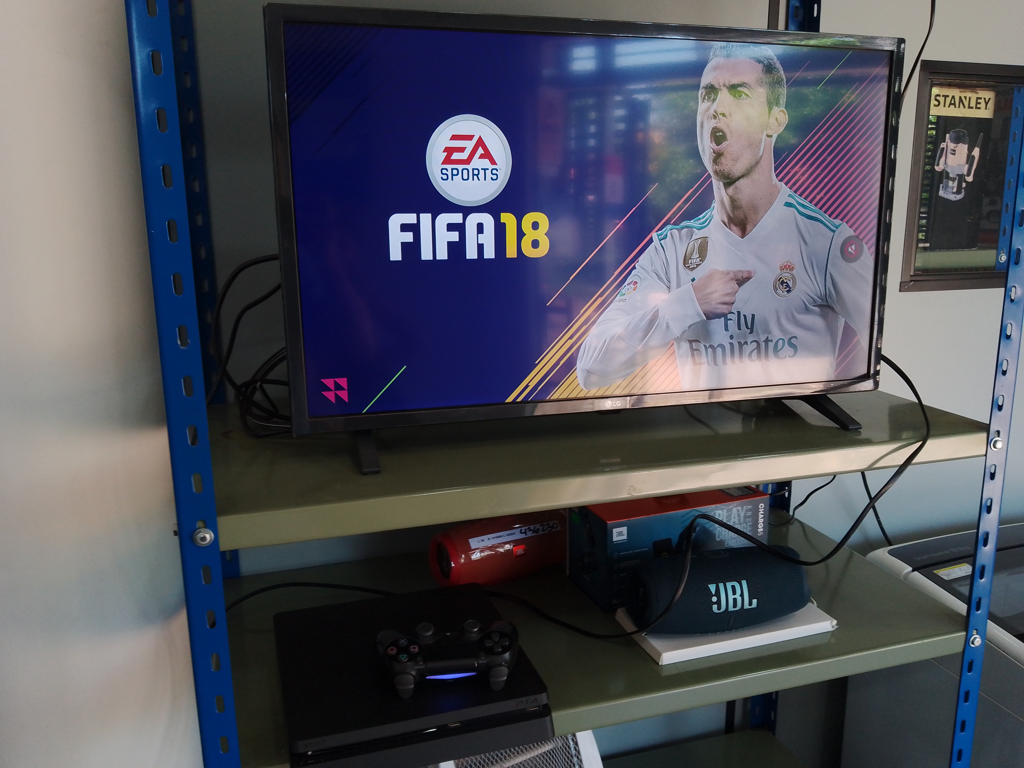 Foto 3 de Juego Electronico Ps4 Marca Sony Modelo Cuh-2115b Disco Duro 500 Gb Con Control Sin Caja Usado En Buen Estado Acc Cable PowerCable Hdmi