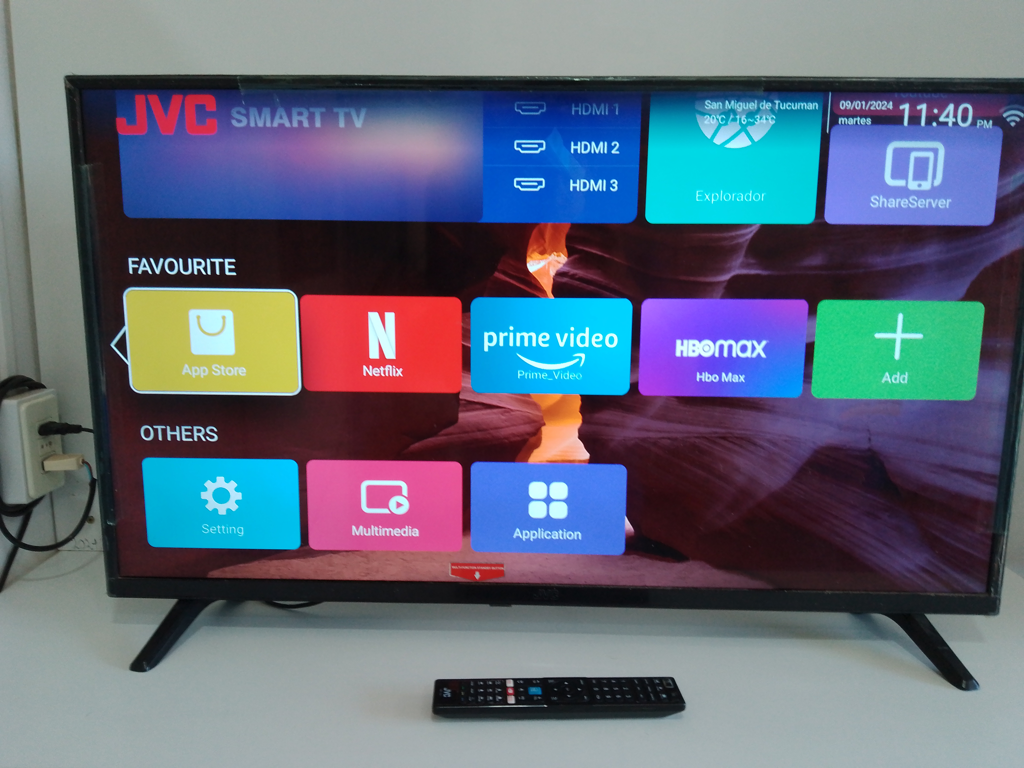 Televisor Led Smart De 42 '' Marca Jvc Modelo Lt-42n75u A Con Control Usado Con Desgaste Acc Patitas