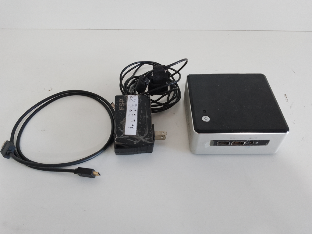 Cpu Para Computadora Marca Intel Nuc Modelo Nuc5i7ryh Procesador I5 Con No Tiene Memoria Ram 4 Gb Color Negro Disco Duro 500 Gb Acc Cable PowerHdmi