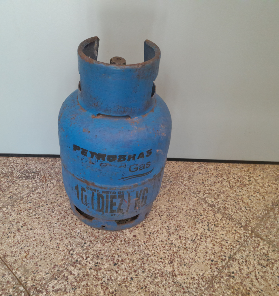 Garrafa Cap 10 Kg. Marca Petrobras Gas Usado En Buen Estado Color Azul Acc No Tiene