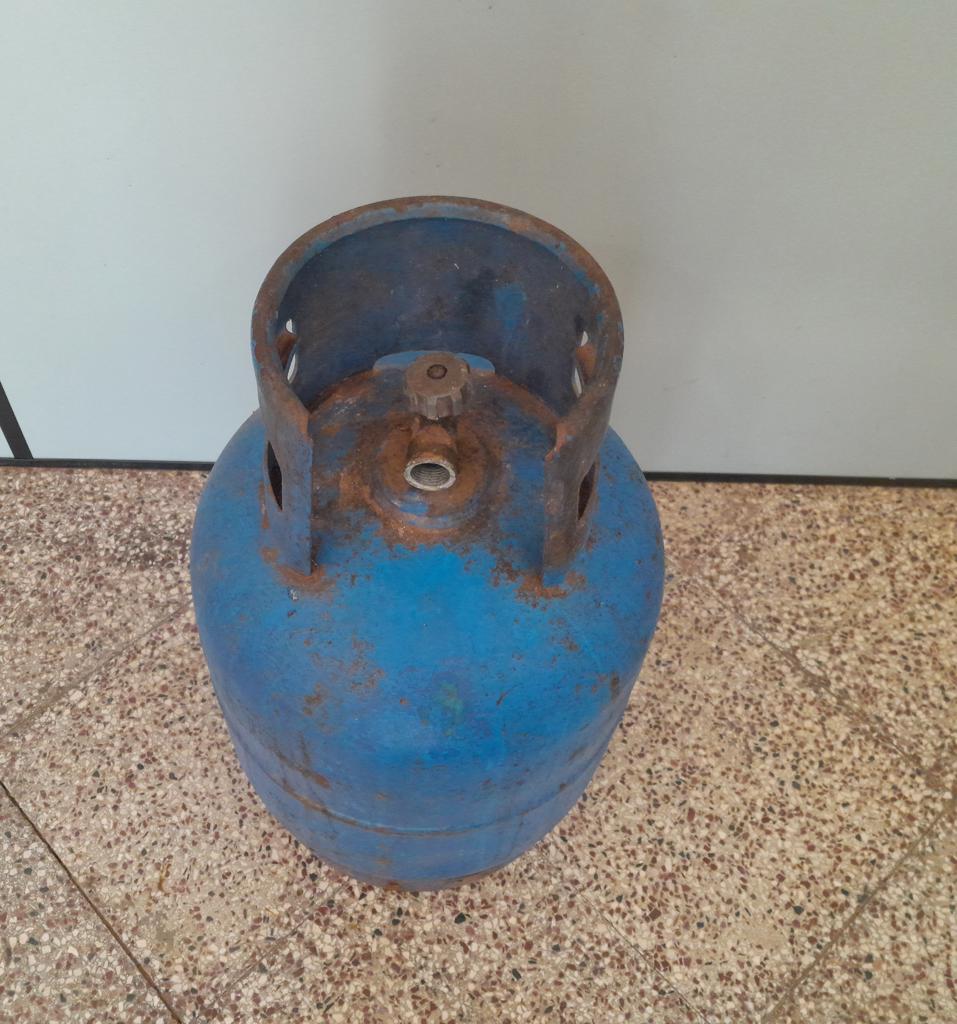 Foto 3 de Garrafa Cap 10 Kg. Marca Petrobras Gas Usado En Buen Estado Color Azul Acc No Tiene