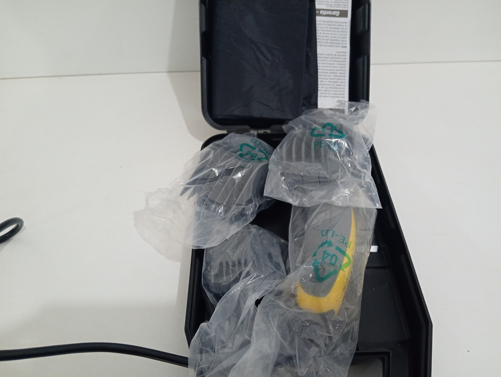 Foto 3 de Maquina De Cortar Cabello Marca Remington Modelo Blade-445 Usado En Buen Estado Acc 8 Peines