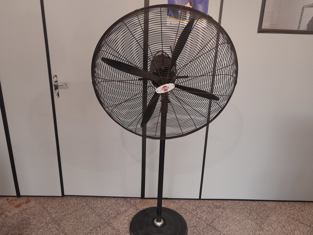 Ventilador 3 Velocidades Marca Tokyo Modelo Vetokp1130 Usado Con Desgaste Acc No Tiene