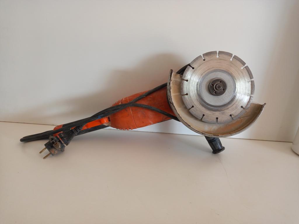 Pulidora Marca Daewoo Modelo Daad230l Tamaño Grande Usado En Buen Estado Acc Con ProtectorDisco Manija