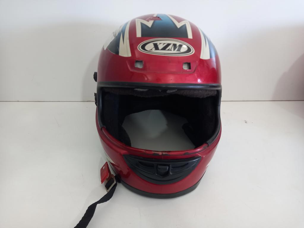 Casco P/ Moto Marca Xzm Modelo No Tiene Usado Con Desgaste Acc No Tiene
