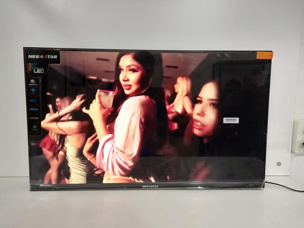 Televisor Led Smart De 32 '' Marca Megastar Modelo Led32sm Con Control Usado En Buen Estado Acc Con Control