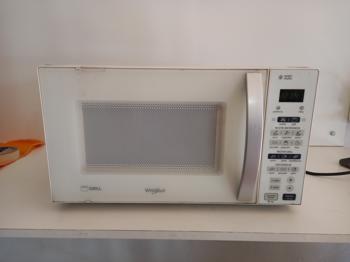 Microondas Marca Whirpool Modelo Wms20gwupb Usado En Buen Estado Acc Con Un Plato