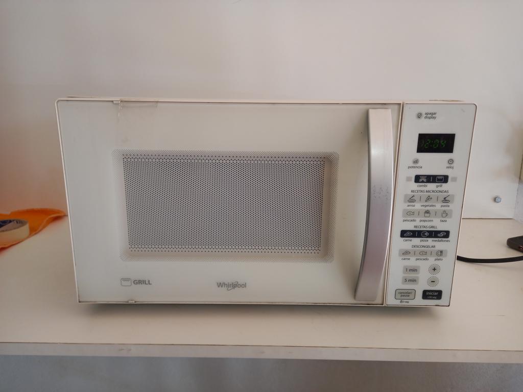 Microondas Marca Whirpool Modelo Wms20gwupb Usado En Buen Estado Acc Con Un Plato