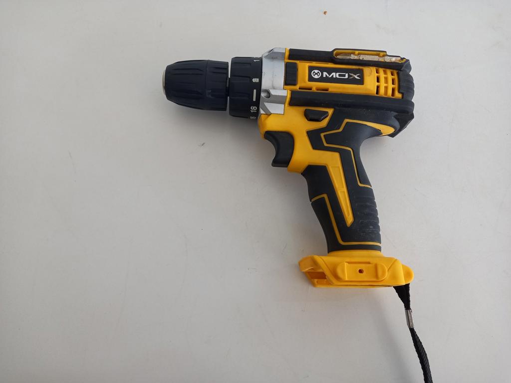 Foto 3 de Taladro Marca Mox Modelo No Tiene Acc Con Dos Baterias Juego De LlavesCargador