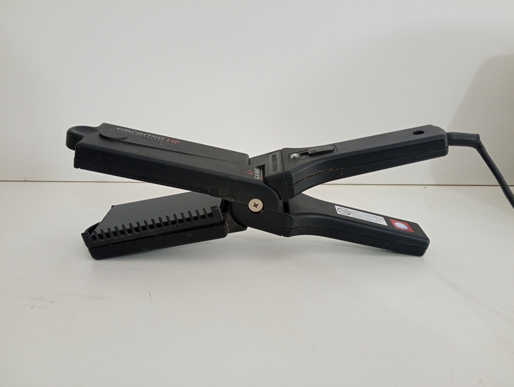 Planchita Para Cabello Marca Ga.Ma Profesional Modelo Ceramic 110 Hp Usado En Buen Estado Acc Cable Corriente