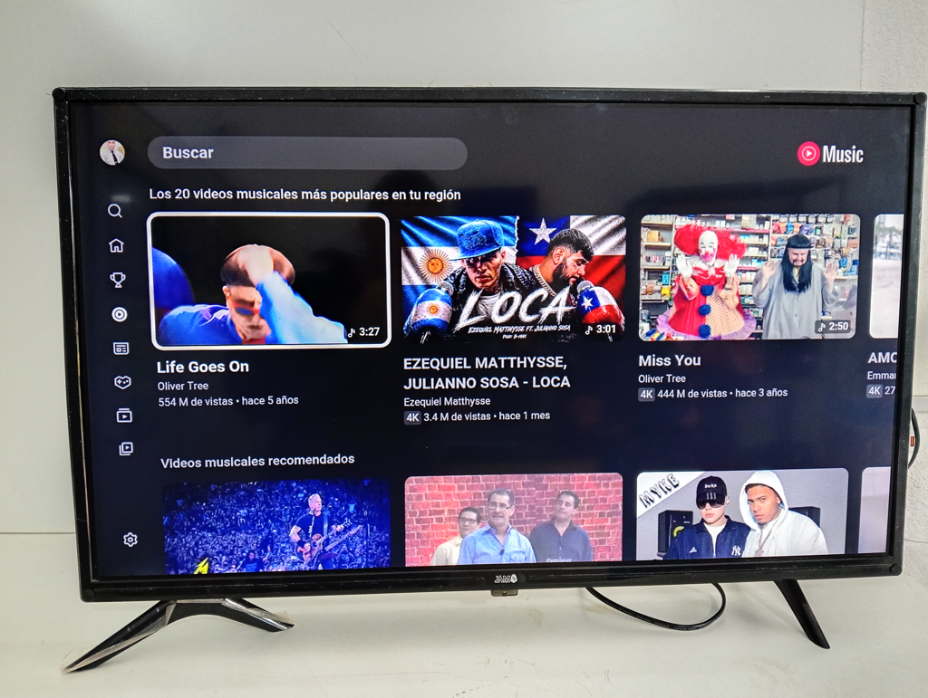 Televisor Led Smart De 32 '' Marca Jam Modelo Sk32ze10 Con Control Usado En Buen Estado Acc Con Control2 Patitas