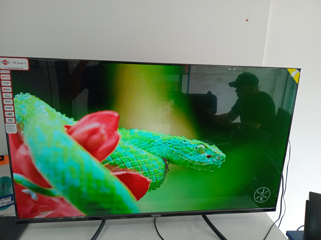 Televisor Led Smart De 43 '' Marca Tokyo Modelo Tvtokff43gtv Con Control Usado En Buen Estado Acc Patitas