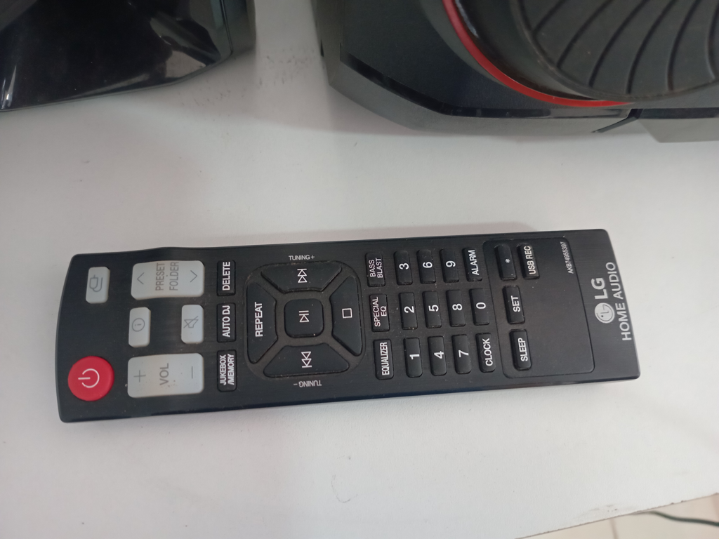 Foto 3 de Mini Componente Marca Lg Con Control Modelo Ck43n Usado En Buen Estado Con No Tiene Acc No Tiene