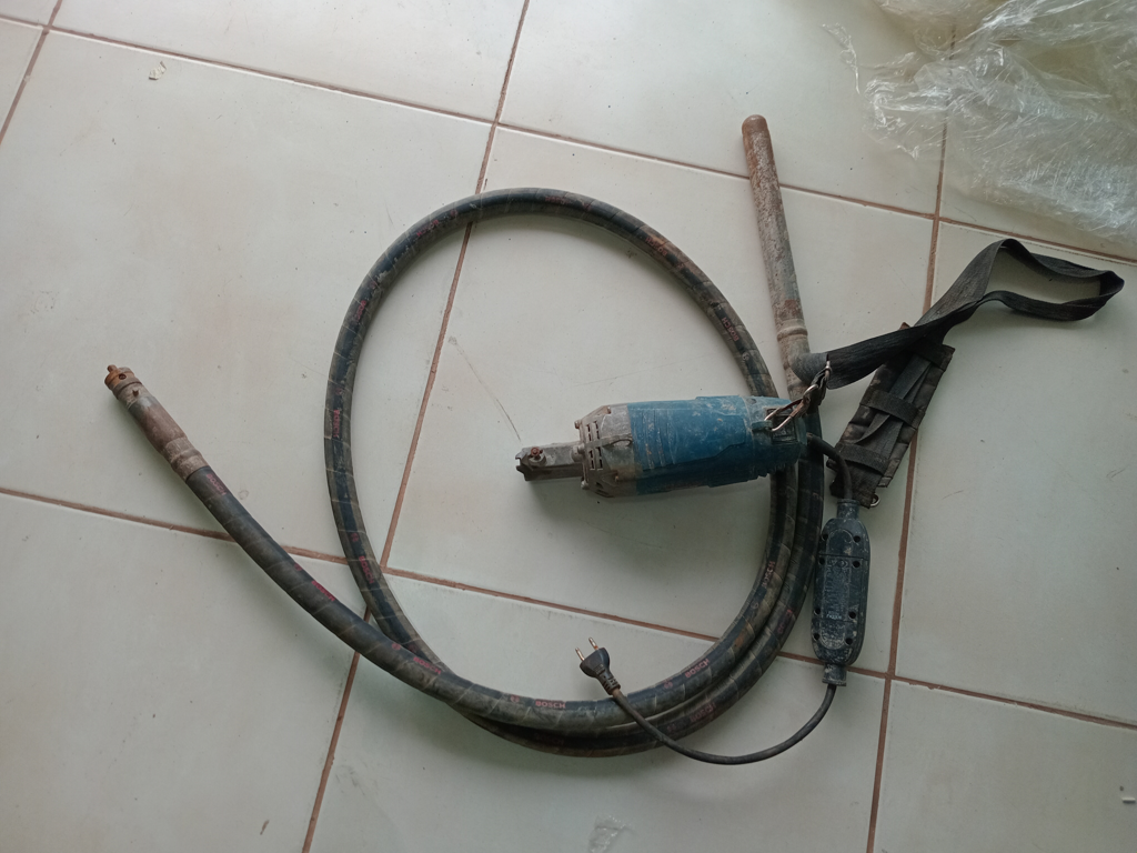 Vibrador Para Cemento Marca Bosch Modelo No Tiene Usado En Buen Estado Con No Tiene Acc Manguera Vibrador