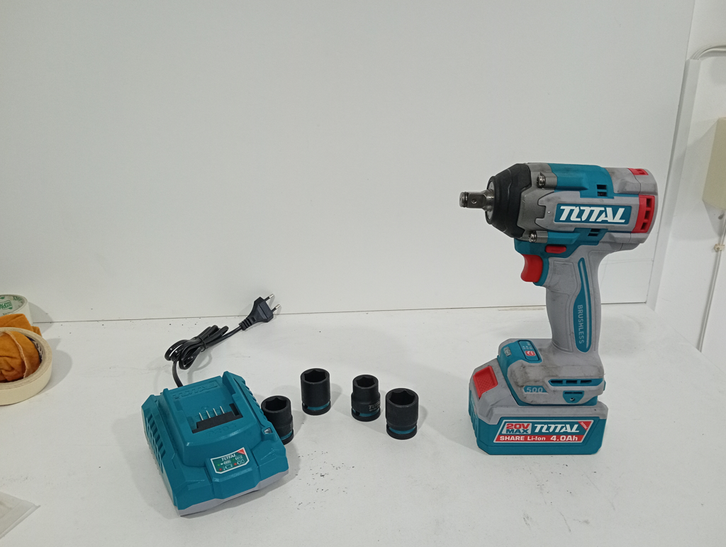 Foto 3 de Llave De Impacto A Bateria Marca Total Modelo Tiwli2050 Acc Una Bateria4 Llaves Cargador