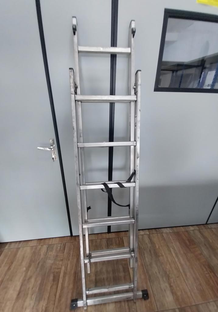 Escalera Marca No Tiene Altura 3 M Cap 120 Kg. Usado Con Desgaste Acc No Tiene