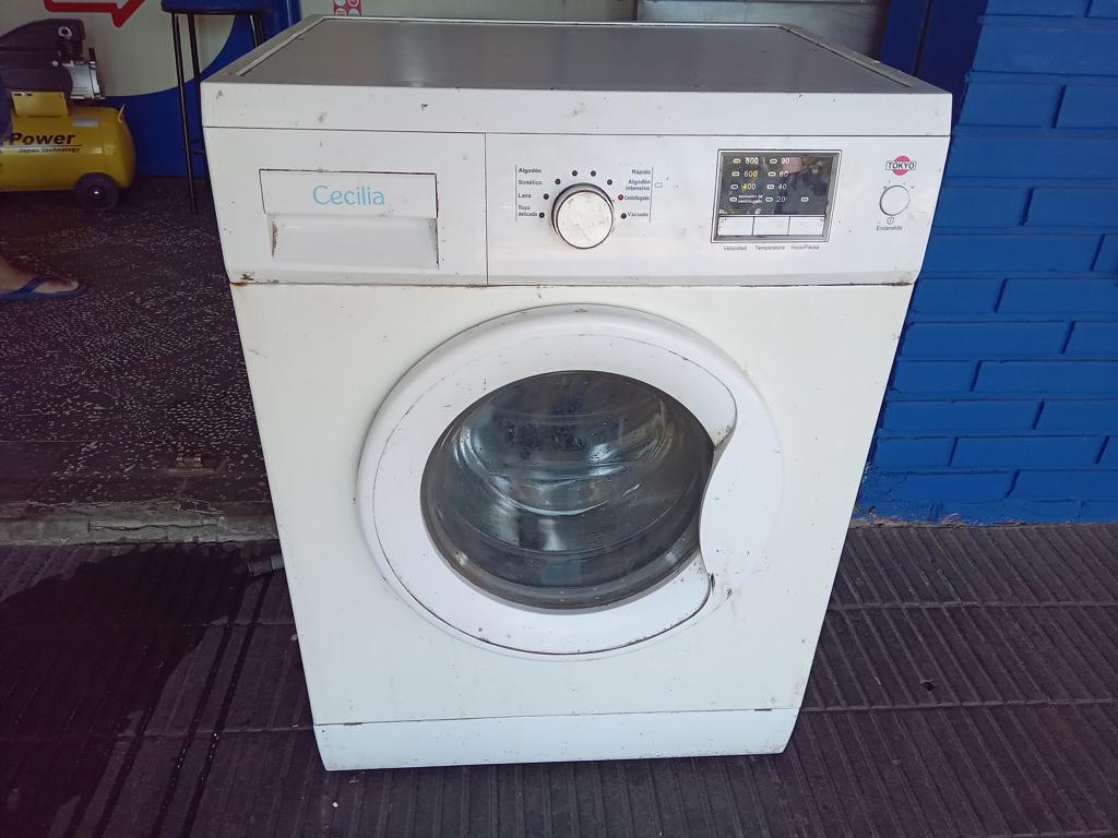 Lavarropas Cap 5 Kg. Marca Tokyo Modelo Edtcecilia5kg Usado Con Desgaste Acc Manguera De Carga/Descarga