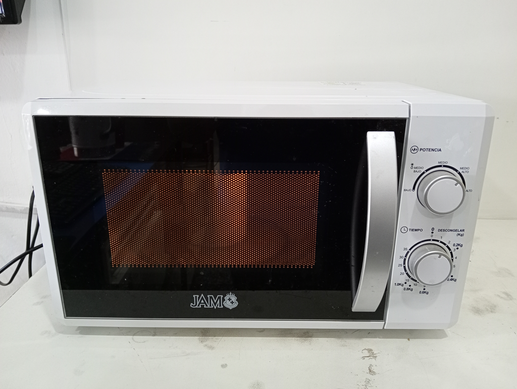 Microondas Marca Jam Modelo Mb720jay Usado Con Desgaste Acc Plato