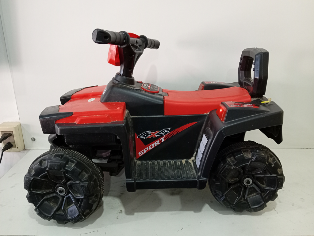 Auto A Bateria Marca Sport Modelo Xzt-158 Usado En Buen Estado Con Control Acc Cargador