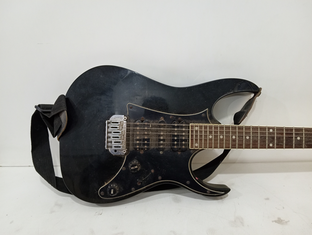 Foto 2 de Guitarra Marca Ibanez Modelo Gio Usado Con Desgaste Acc 6 CuerdasCinta Colgante