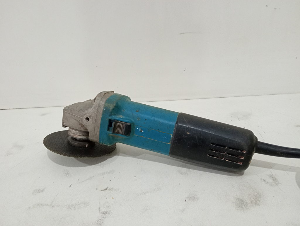Pulidora Marca Makita Modelo 9557hn Tamaño Pequeño Usado Con Desgaste Acc Disco