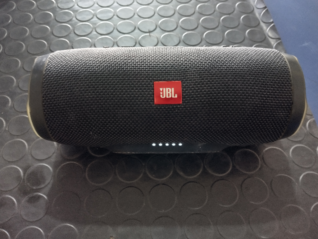 Speaker Potencia Watts No Tiene Marca Jbl Original Sin Control Modelo Chargue 3 Usado En Buen Estado Sin Caja Acc No Tiene