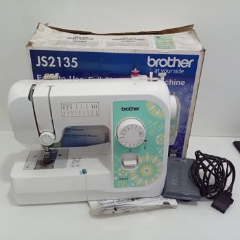 Maquina De Coser Familiar Marca Brother Modelo Js 2135 Usado En Buen Estado Acc: PedalManualEn CajaLuz Comentario: Recta Familiar Sin Cajita De Accesorio