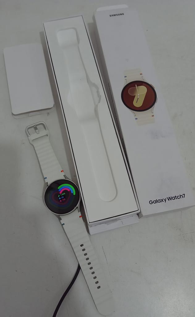 Reloj Para Caballero Marca Samsung Modelo Watch7 Acc C/ Cargador
