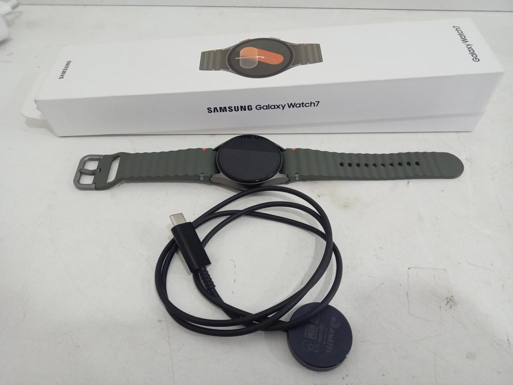 Reloj Para Caballero Marca Samsung Modelo Galaxy Watch 7 De 40mm Acc C/ Cargador Anatel Tipo C C/ Malla Verde Mate