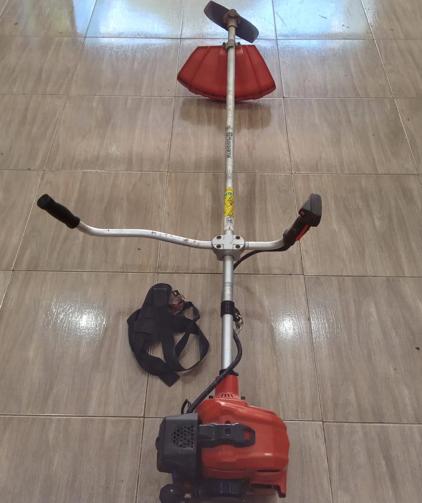 Desmalezadora Marca Husqvarna Modelo 131r Usado En Buen Estado Original Si Acc ProtectorCon Cuchilla Arandela Y Tuerca Colgante