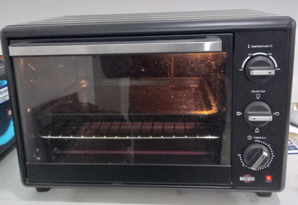 Horno Marca Tokyo Litros 40 Modelo Edthelisto40 Usado En Buen Estado Acc Con Una Pàrrilla Y Bandeja