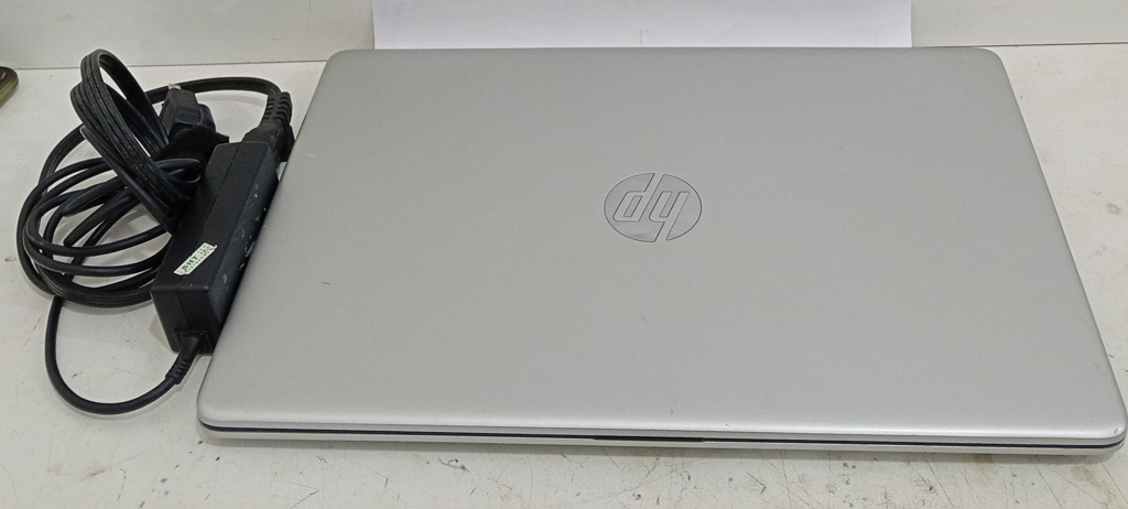Notebook Marca Hp Modelo 15dy2795wm Procesador Core I5 Memoria Ram 12 Gb Disco Duro 256 Gb Generacion 11 Acc Pantalla De 15.6Con Teclado Numerico