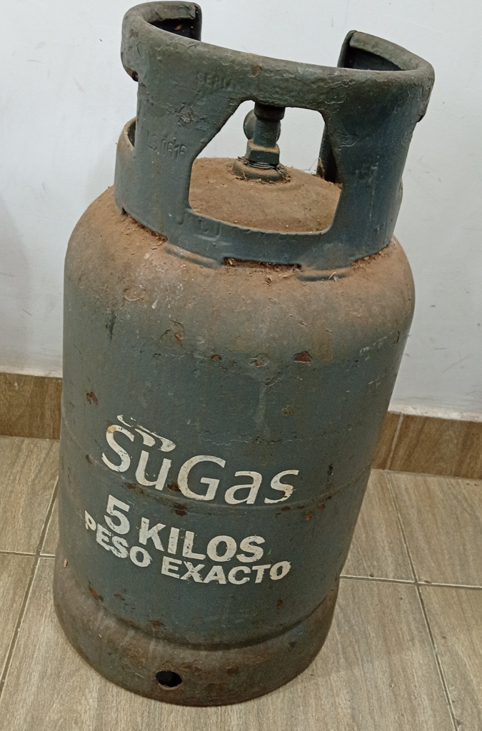 Garrafa Cap 10 Kg. Marca Sugas Usado Con Desgaste Color Gris Acc No Tiene