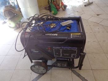 Generador Electrico Marca Hyundai Naftero 5.0 A 5.5 Kva Modelo Hyg6000e Usado En Buen Estado Potencia En Kva : 5.5 Acc: Manija 3 Llaves 2 Adaptadores Para Enchufe 1 Con Prolongador2 Rueditas Comentario: Color Azul Se Arranco Manualmente