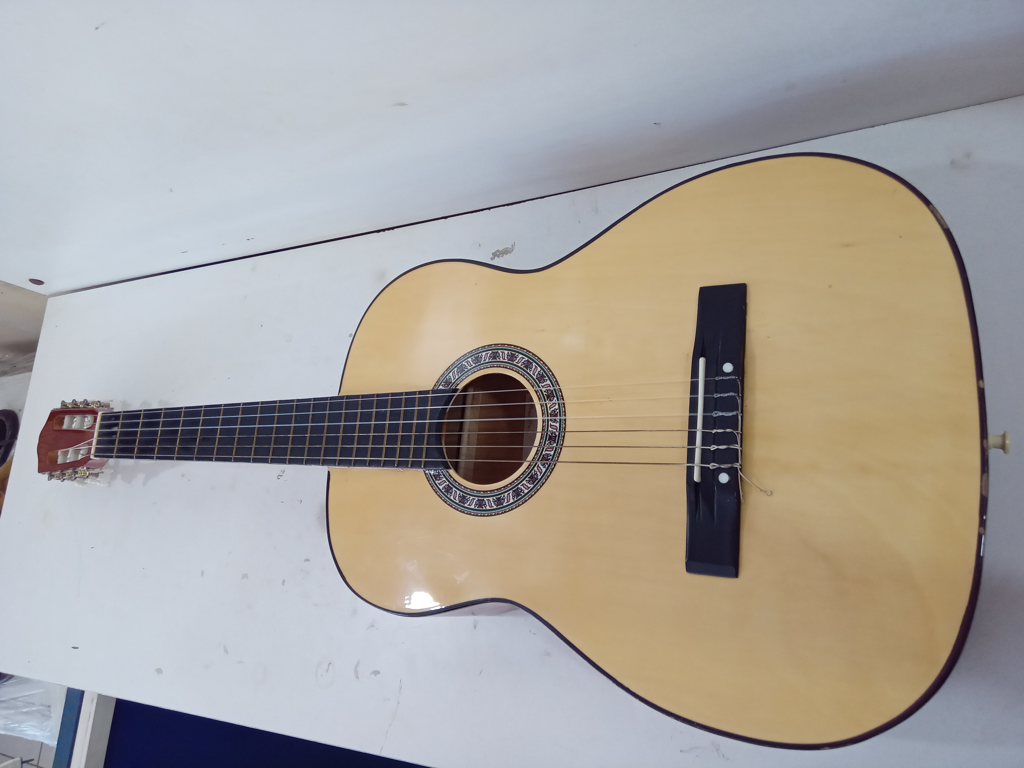 Guitarra Marca Aranjuez Clasica Modelo Lc-14 4/4 Nat Usado En Buen Estado Acc Sin Estuche
