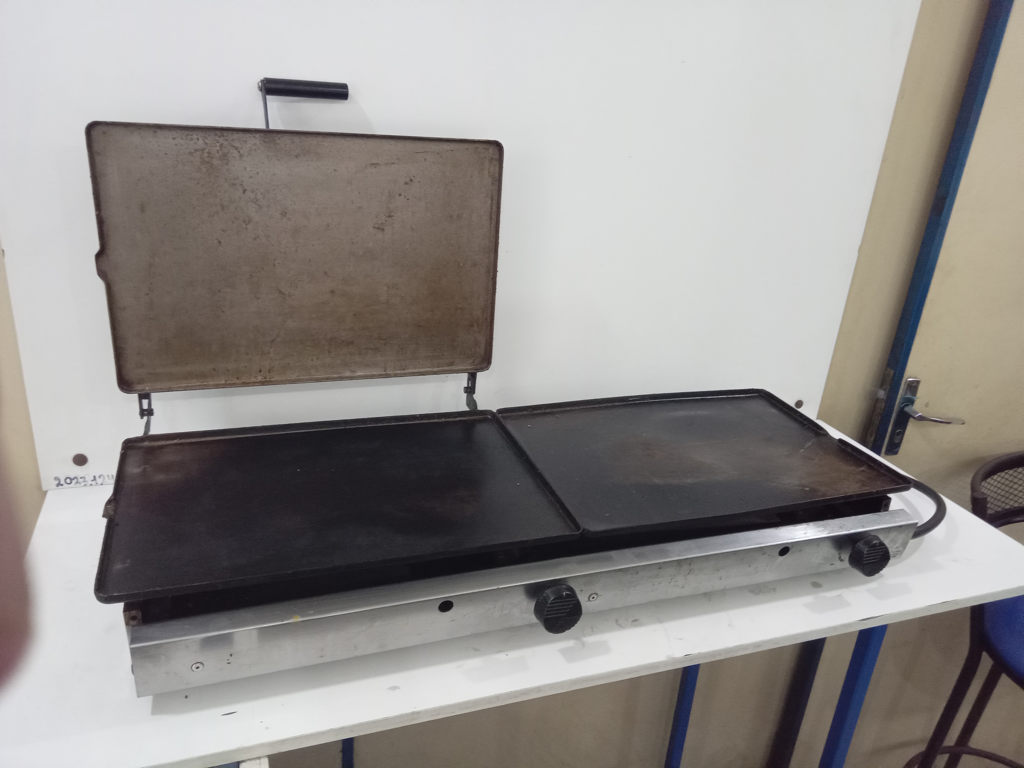 Foto 2 de Plancha Hamburguesera Marca Venancio Modelo 95g Usado En Buen Estado Acc Con Maguera De Conexion A Gas