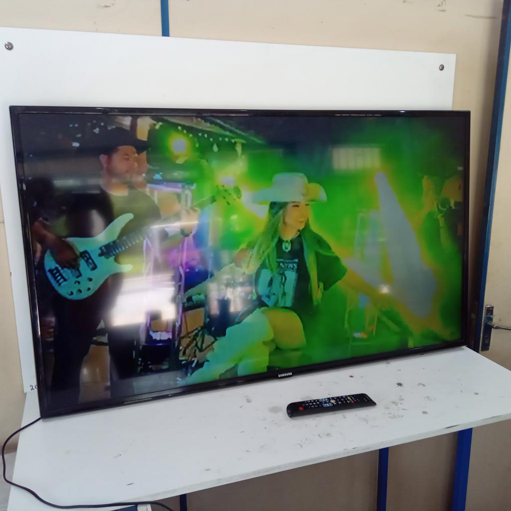 Televisor Led Smart De 55 '' Marca Samgung Modelo Un55h6103 Con Control Usado En Buen Estado Acc 2 Hdmi2 UsbLamAvSin PatitasCable Power