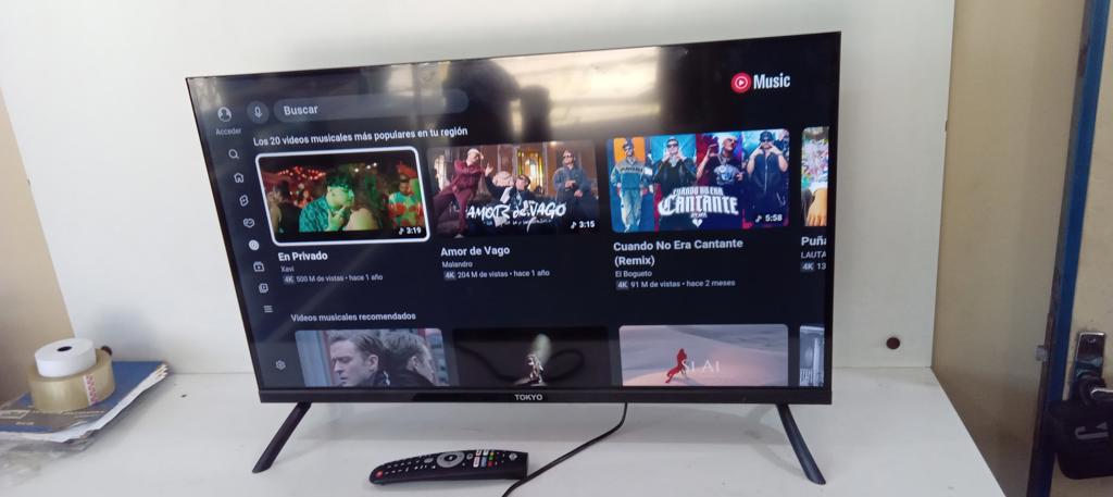 Televisor Led Smart De 32 '' Marca Tvtokhf32gtv Modelo Tvtokhf32gtv Con Control Usado En Buen Estado Acc Con 2 Patitas3 Hdmi2 UsbAv