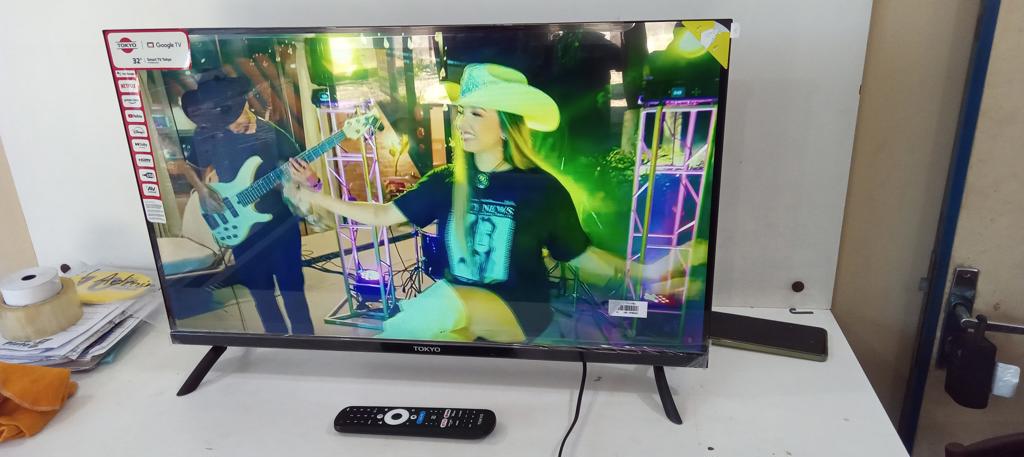 Televisor Led Smart De 32 '' Marca Tokyo Modelo Tvtokhf32g5 Con Control Usado En Buen Estado Acc Con 2 Patitas2 Hdmi2 UsbLam