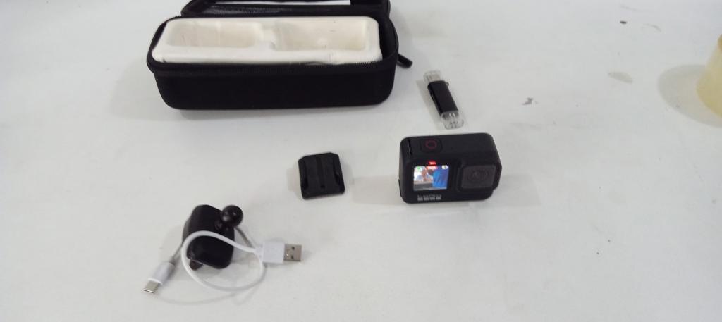 Camara Filmadora Marca Go Pro Modelo 9 Black Usado En Buen Estado Acc Con Memory De 128 GbCable Usb3 AccesoriosEstuche