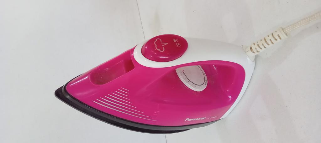 Plancha Electrica Marca Panasonic Modelo Ni-V100n Usado En Buen Estado Acc No Tiene