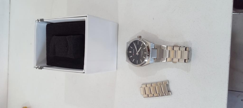 Reloj Para Caballero Marca Curren Modelo 8439 Usado En Buen Estado Acc Con 5 Piezas De Malla De Metal