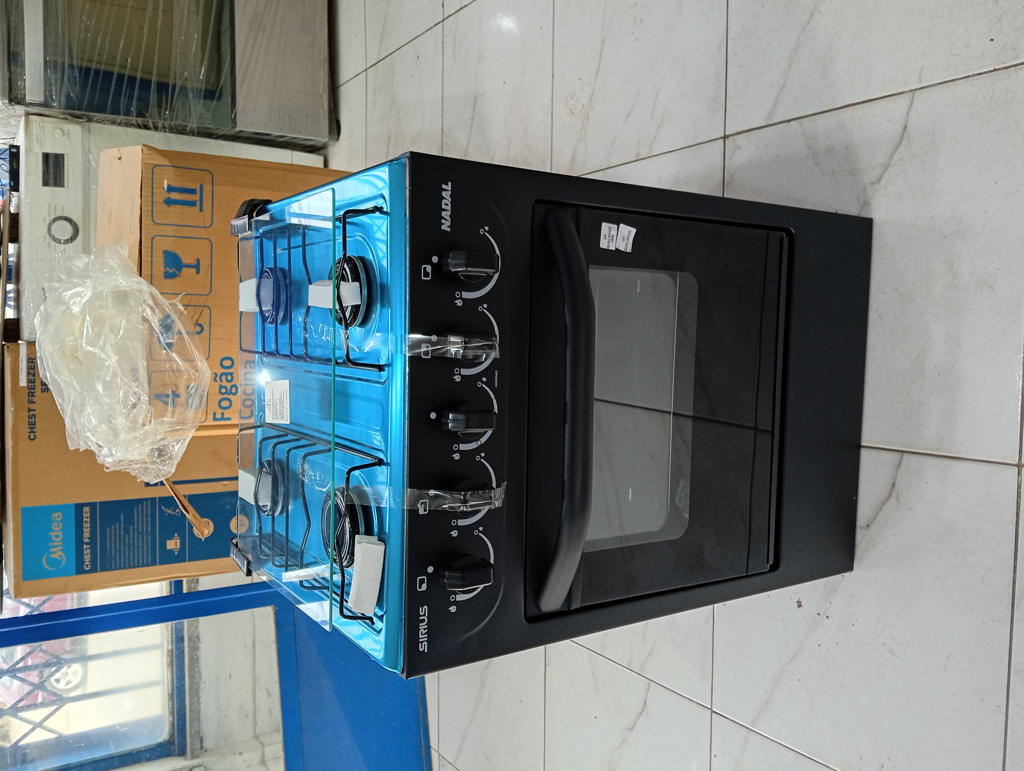 Cocina A Gas Marca Nadal Modelo 4-H-Sirius-Negro Nuevo-Sin-Uso Acc Con Tapa De Vidrio4 Patitas