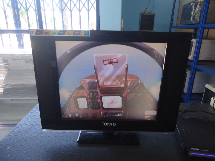 Televisor Lcd De 21 '' Marca Tokyo Modelo Tok21lcdzd4 Con Control Usado En Buen Estado Acc HdmiVgaUsbAvPedestal